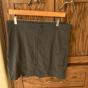 Columbia Omni-Shield Hiking + Travel Skort EUC 12